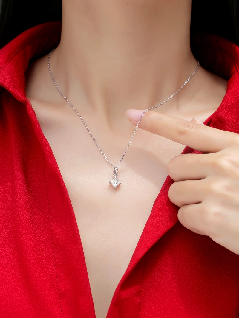 Wholesale High Quality Moissanite Diamond Pendant Silver Necklace Fashion Jewelry