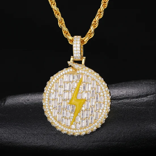 2023 New Design Hip Hop Jewelry 925 Sterling Silver Baguette Vvs Moissanite Diamond Enamel Plated Lightning Round Tag Pendant